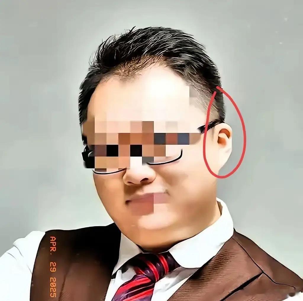 原来董袭莹这个女人已经不是第一次搞事情了，肖飞只是其中一个，原来她的上份工作就是