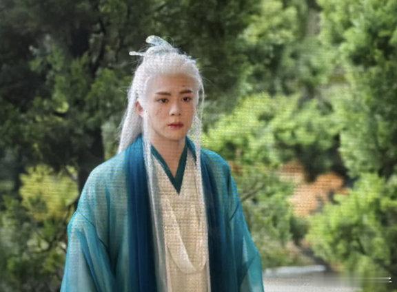 男主眼睛又圆又大，有点不符合人设，她俩没啥cp感，姐弟味家人味比较重（看过剧的观