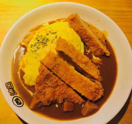 “开眼了！”上海，女子在咖喱餐厅点了一份原价28元的咖喱饭，晚餐八五折后应付23