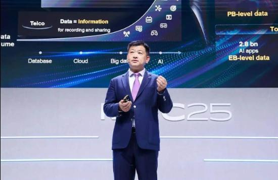 华为又把最猛的将，派到了最难的战场上。11月28日，原数据存储产品线总裁周跃峰接