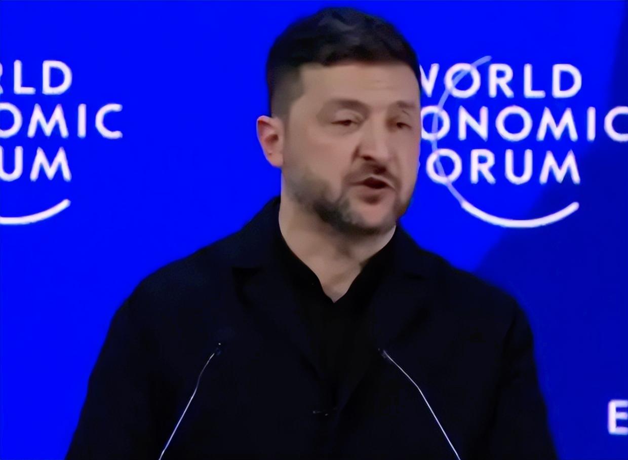 泽连斯基分不清自己的身份了，最近瑞士达沃斯开了个全球大佬峰会，他却当着所有人的面
