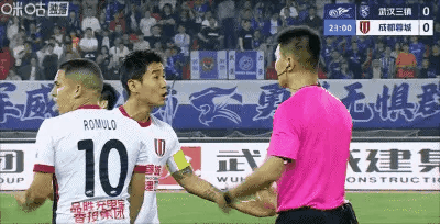 韦世豪：果篮你要不要！新鲜的很！该说不说！韦世豪这已经够收敛了，要知道，他以前