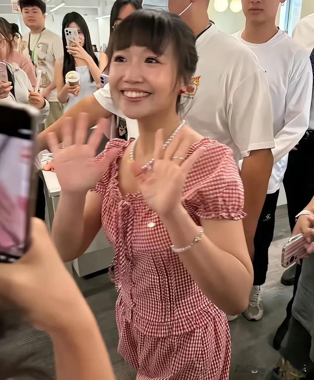 麦琳哭了，她从120斤暴瘦到了88斤，从老阿姨变成小姐姐，大家都以为她过得很好。