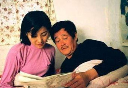 1991年，赵本山红了，也和原配夫人葛淑珍提出了离婚。他把房子、车子，以及当时全