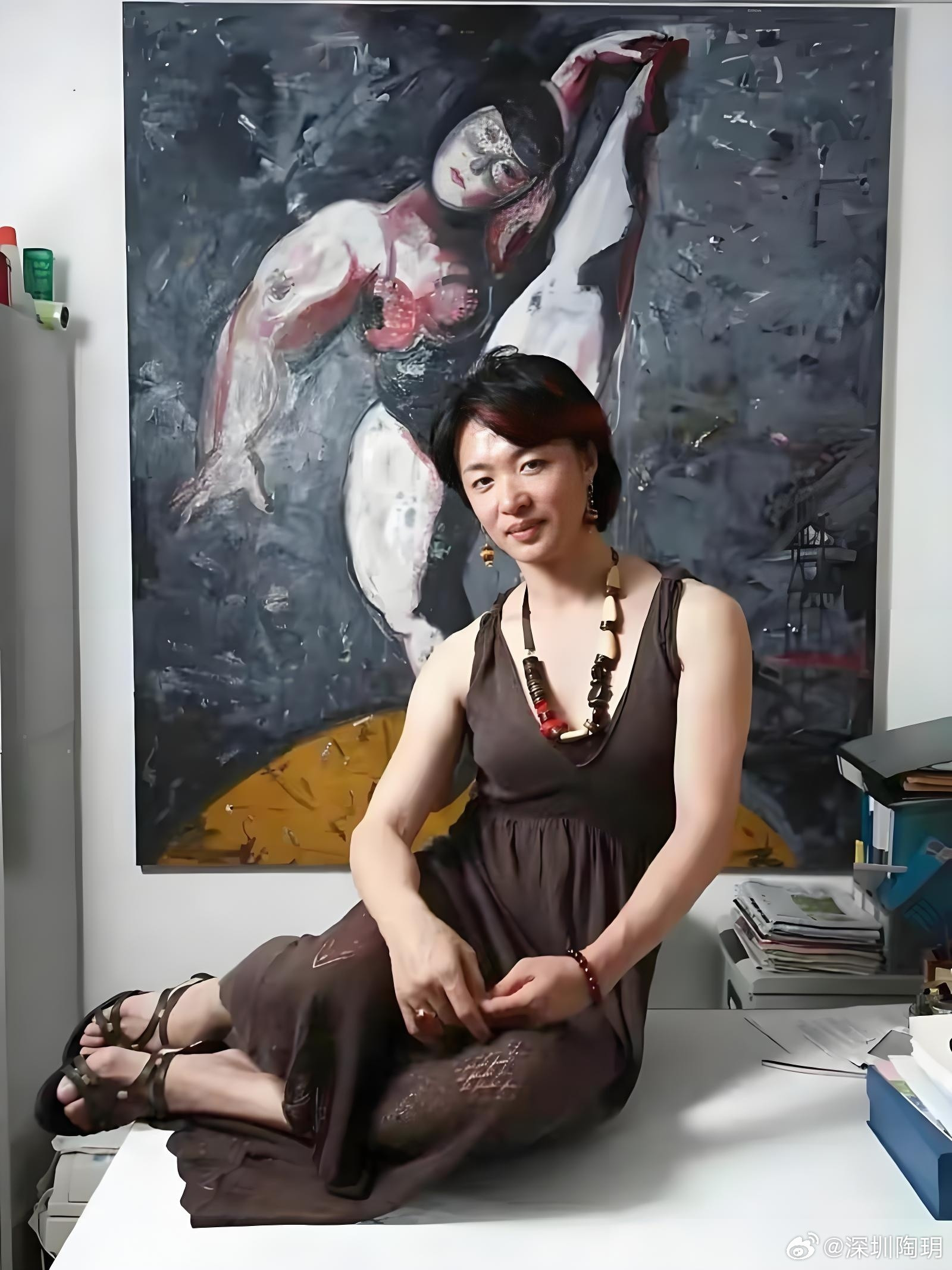 早期金爷，的确有几分姿色。经常客串人体模特，来维持日常开支。[捂脸哭]​​​