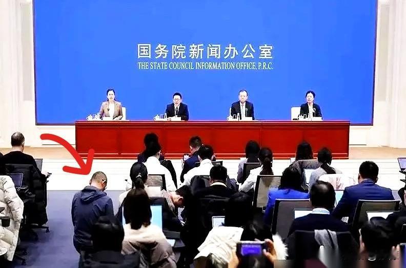 财政部开了个发布会，关于全国老人的养老金，就一句话：城乡居民基础养老金的最