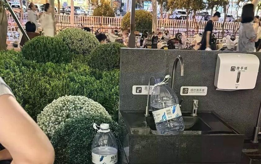 胖东来这波操作绝了。先是“灌了就灌了，反正也就是点水”，再到8月2日正式发文，把
