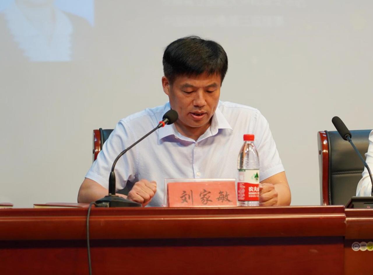 朋友在安徽亳州市蒙城县第二人民医院上班，今天听说他们医院的刘院长上了热搜。朋友说