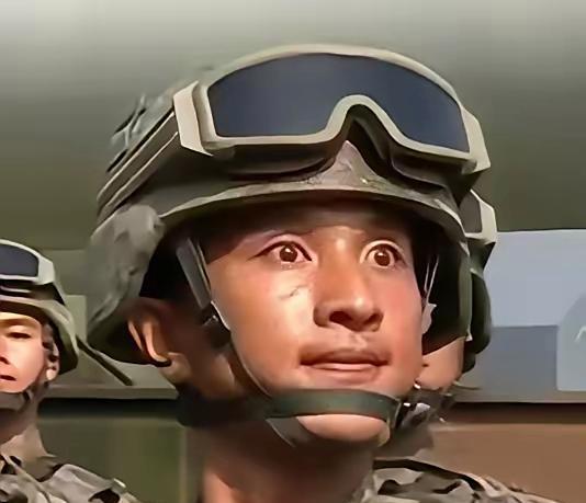 眼睛瞪得像铜铃！目光炯炯有神，精神饱满有力！双胞胎吴星仔和吴星亮，全国人民都