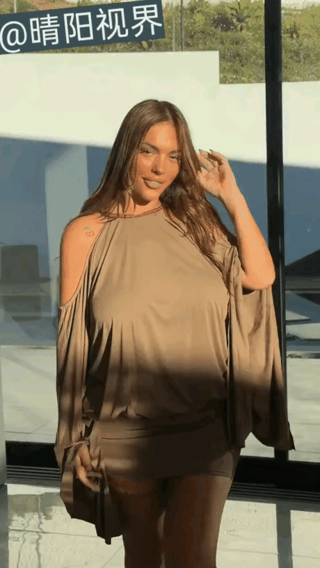 这两只兔子太活跃了，不用来砸西瓜可惜了！