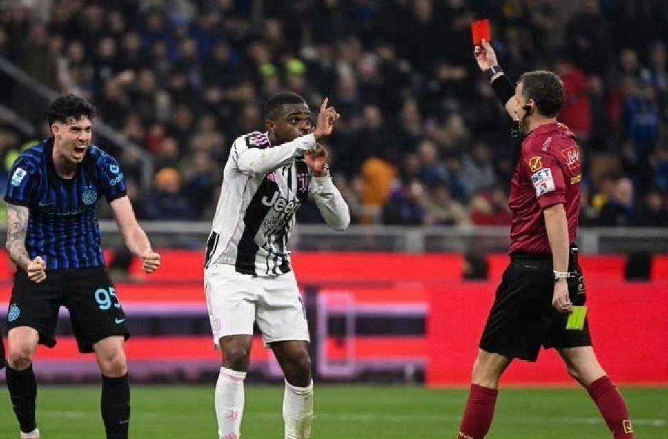 必须为卡萨诺点赞！卡萨诺谈到国家德比红牌，表示现在很多人都在批判巴斯托尼，这些人