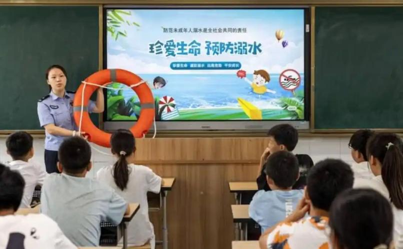 广西打响了第一枪，全国教师为此欢欣鼓舞，家长也鼓掌赞成。日前，广西出台文件明