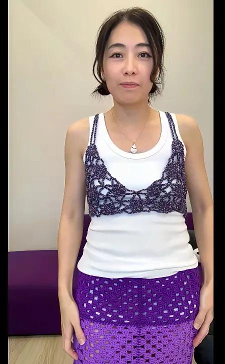 刘銮雄的妻子甘比，开始嚯嚯毛线了[捂脸哭][捂脸哭]她最大的爱好就是手工编织，编织