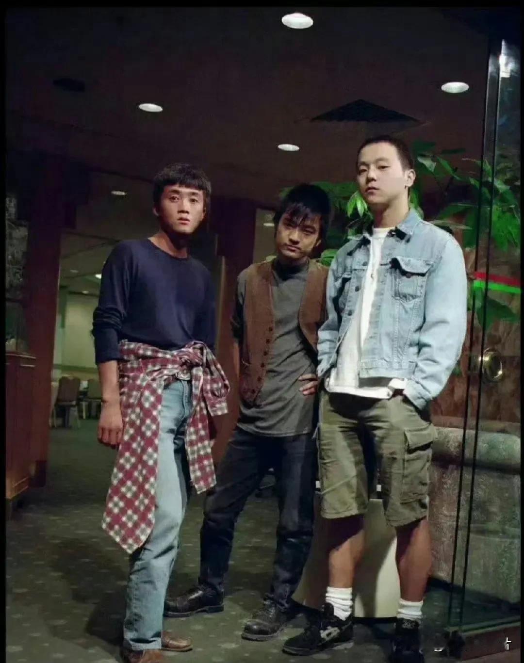 花有重开日，人无再少年。1994年，“魔岩三杰”在香港红磡开演唱会，来自队友的