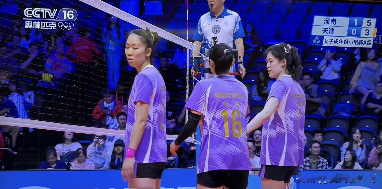 陈博雅和妹妹李盈莹都是一瘸一拐的，也难怪天津女排会输给河南女排啊！兵强马壮的河南