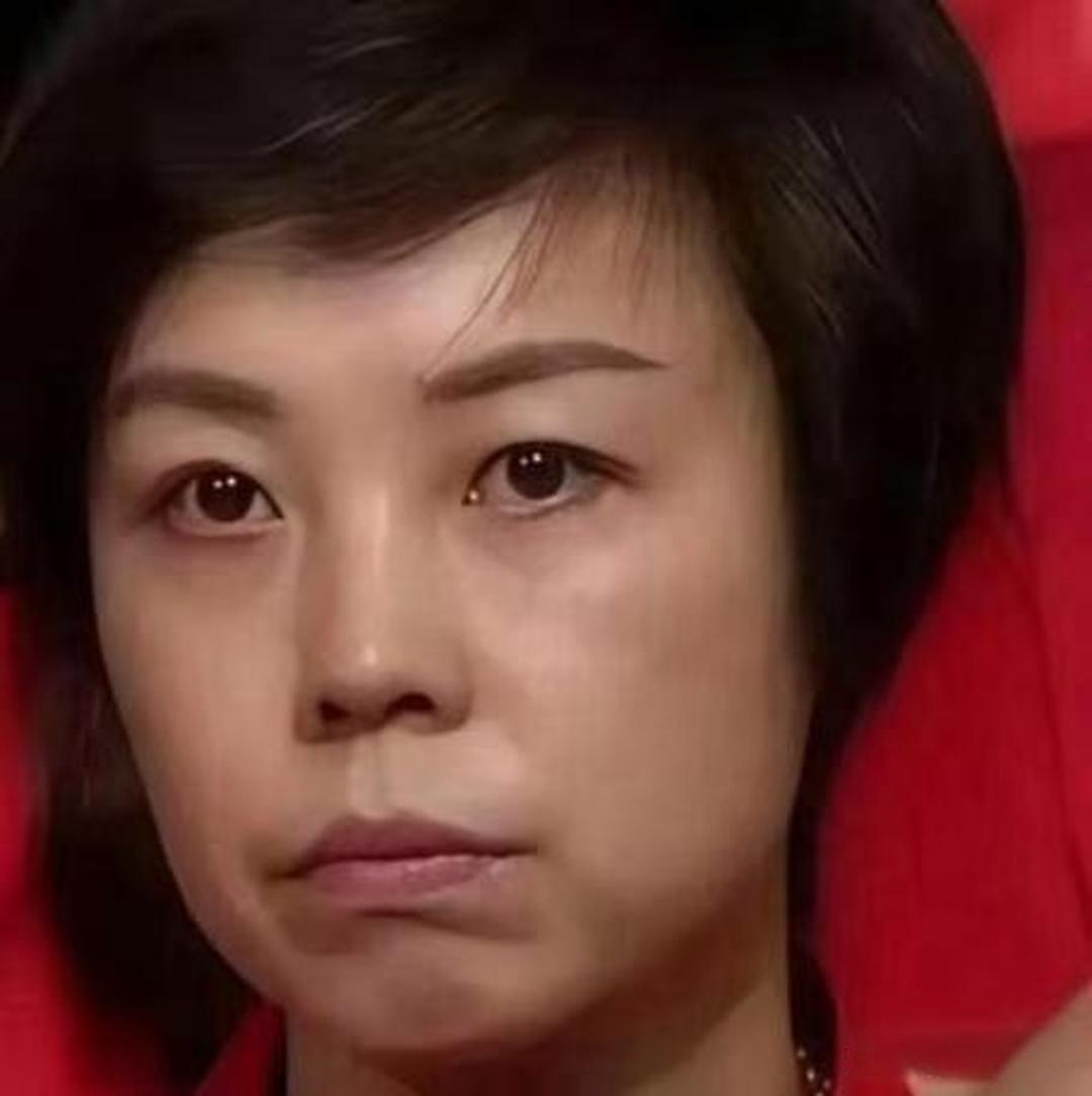 陈梦卫冕成功的那一刻，我至今忘不了张怡宁和丁宁的表情。丁宁格外引人注意——她微微