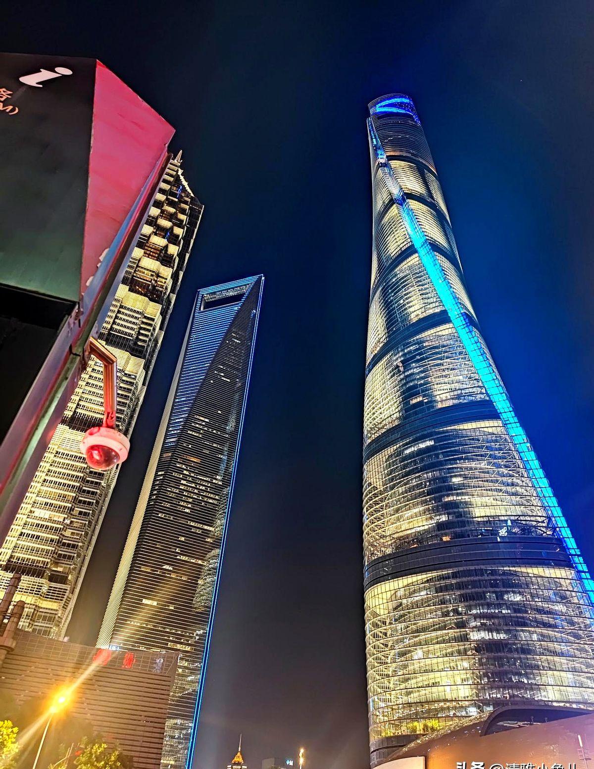 儿子出去上大学了，我们两个空巢中老年人的生活费开支大幅下降。目前每月给儿子的生