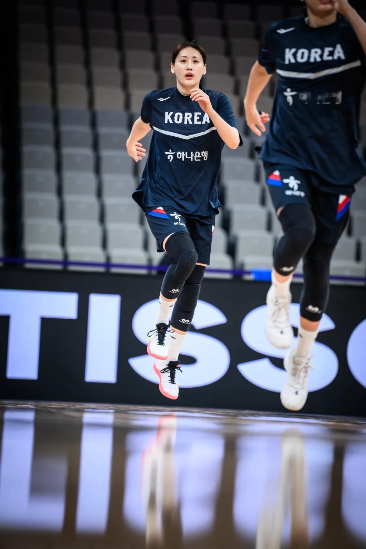 韩国女篮3号姜怡瑟：亚洲杯颜值担当+三分神射，31岁队长带伤拼杀引人心疼！
