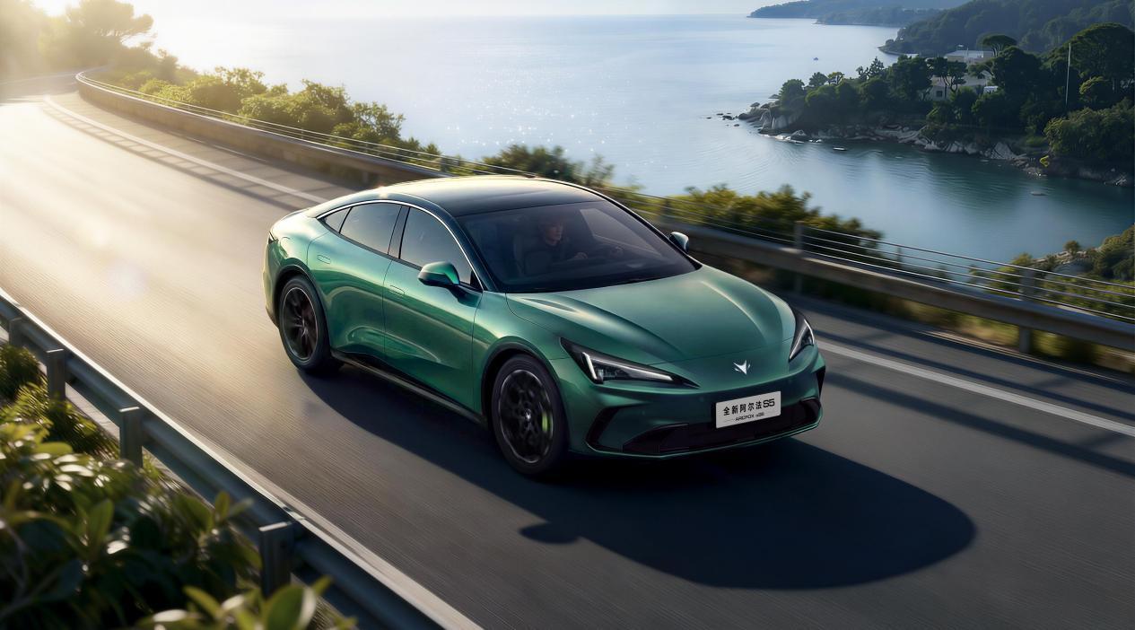 极狐全新阿尔法S5正式开启预售，补贴后售价11.28万起，推出纯电、增程共6款版