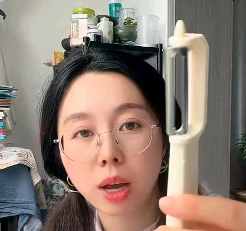 田静今天居然回答了郭希芝的事情！如果不提不回应二八事件，流量少的可怜，回应了就