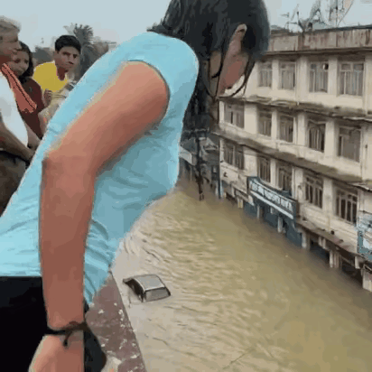 我的天真大跳啊？这一跳全村人可都要吃席啊？[捂脸哭]