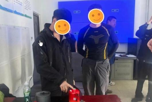 2人徒步穿越管控区分别被罚1100元2人徒步穿越管控区分别被罚1100元为有