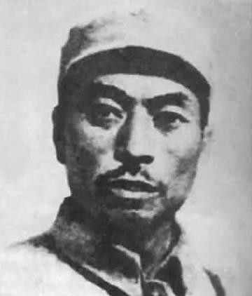 1949年3月11日，在四野部队南下途中，一对兄妹站在路口，声音沙哑地问：“我爹