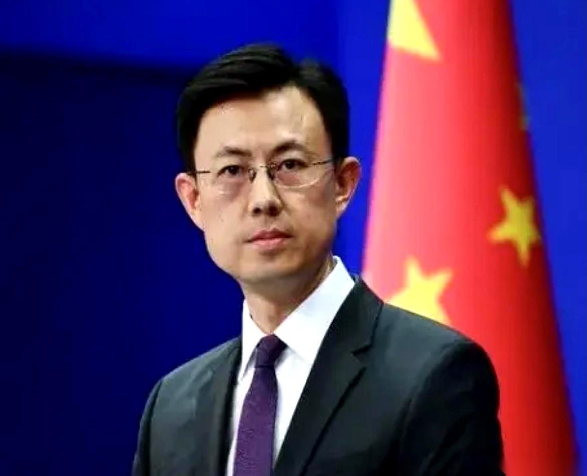 说真的，今天刷到这个视频，我爽得天灵盖都通透了。什么是顶级的大佬气场？就是你气