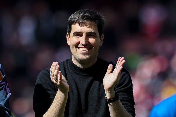 AlexCrook谈及伊劳拉尽管去年夏天他拒绝了热刺的邀请，并且与曼联传出绯闻