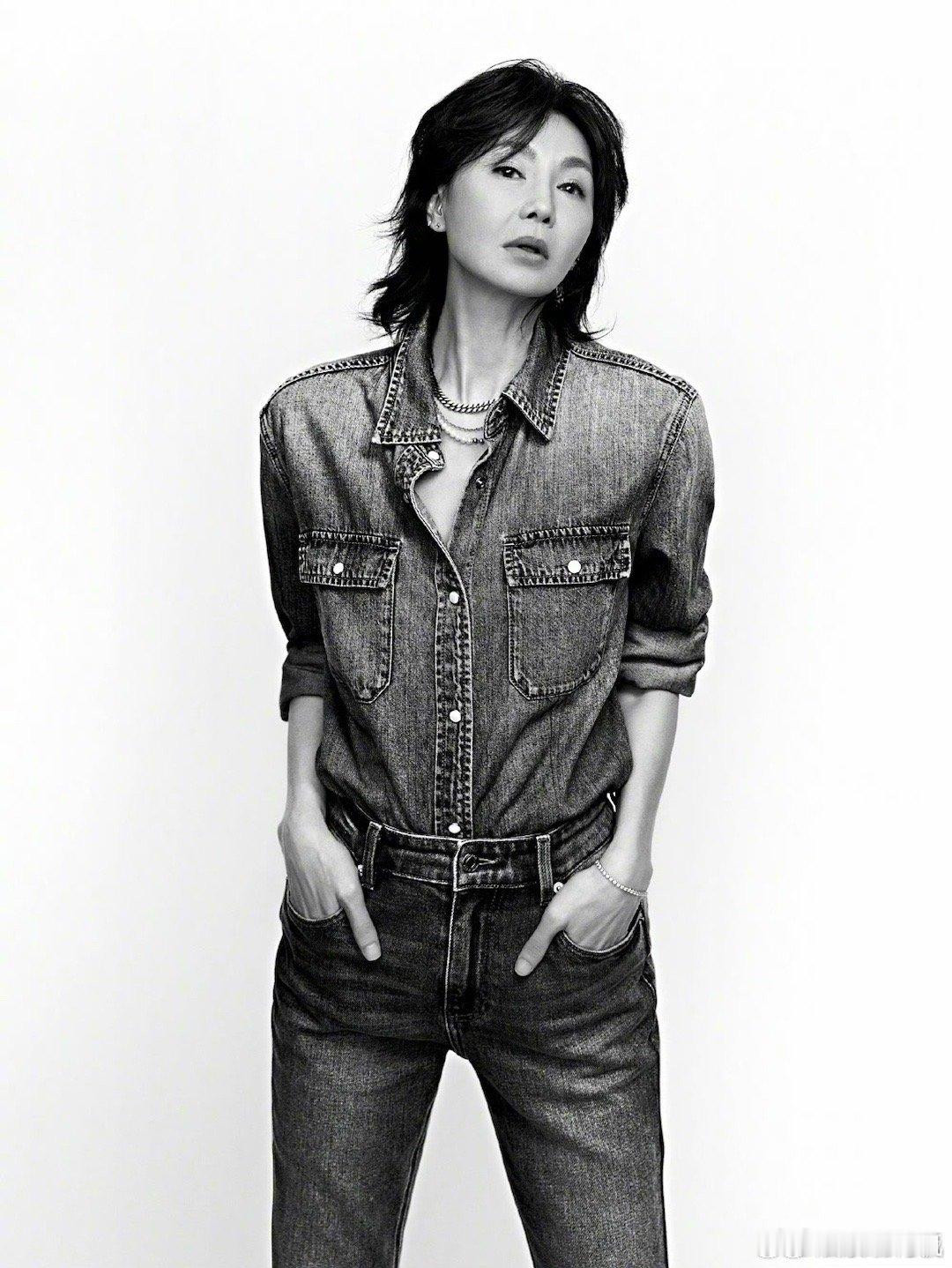 张曼玉61岁状态张曼玉现在的样子，是很多人理想中的老年生活。不是满脸玻尿酸的假