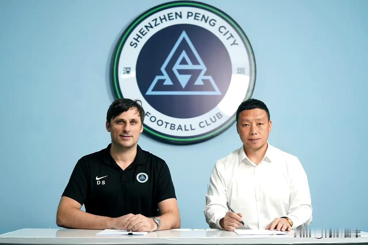 陈涛转正，体现了深圳新鹏城志向远大，明年目标绝不仅仅是保级。陈涛与郑智、邵佳一齐