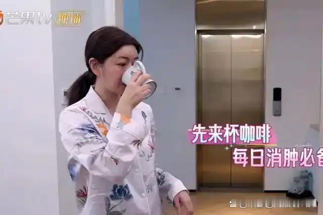 陈妍希离婚后首谈陈晓：一天只吃一顿饭，睡觉穿背背佳，他竟直言不要她的爱​​​
