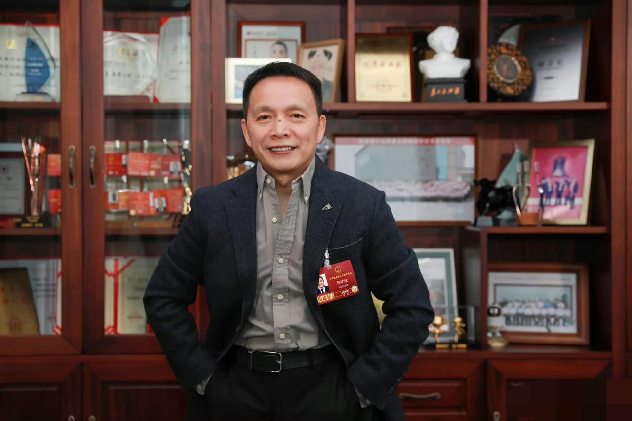 全国人大代表张学武提议将农民养老金逐步提升到1000块，他不是那种博眼球的提案，