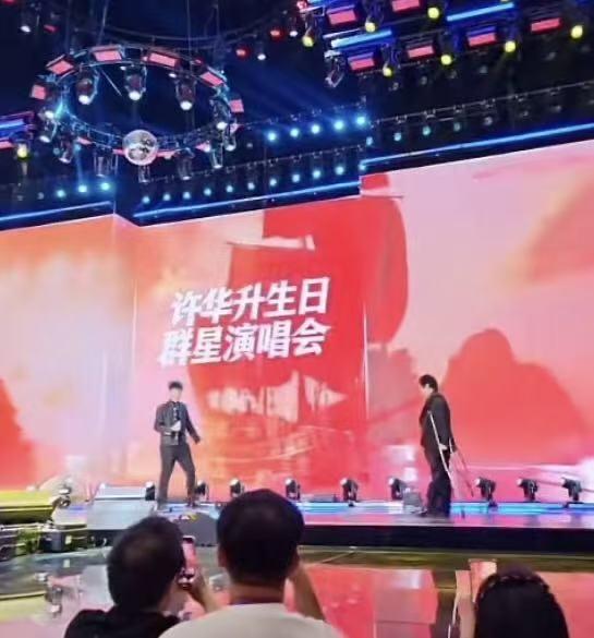 这个人不是应该由许华升护送上飞机吗？大老远的，请都请了，还差广州白云到深圳这几