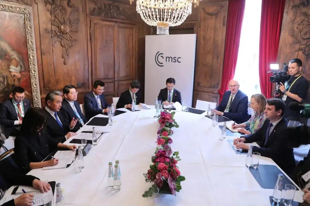 中捷友好关系源远流长，中国与原捷克斯洛伐克建立外交关系始于1949年6月。199