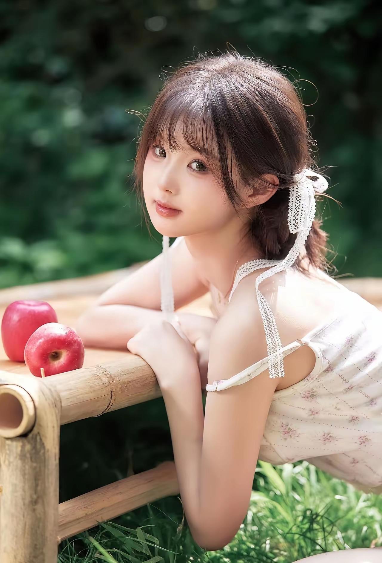 青春，活力，清纯，胶原蛋白，红红的苹果，也没有你娇嫩……纯真少女感