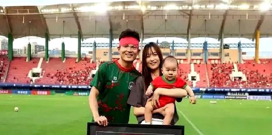 黄紫昌前脚刚提着箱子走人，武汉那边300万年薪的香槟估计还没开呢。我们河南队这