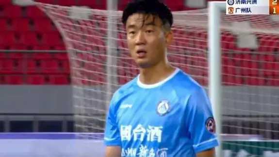 知情人士说，前国脚戴琳基本上把身边能借的人都问了，被借的钱基本都打水漂了。据说，