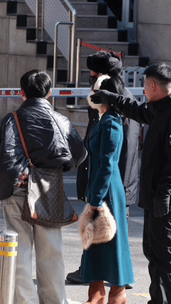 伊能静脸太紧致了伊能静这张生图真的杀疯了，紧致的脸清晰的下颌线，光滑的皮肤明亮