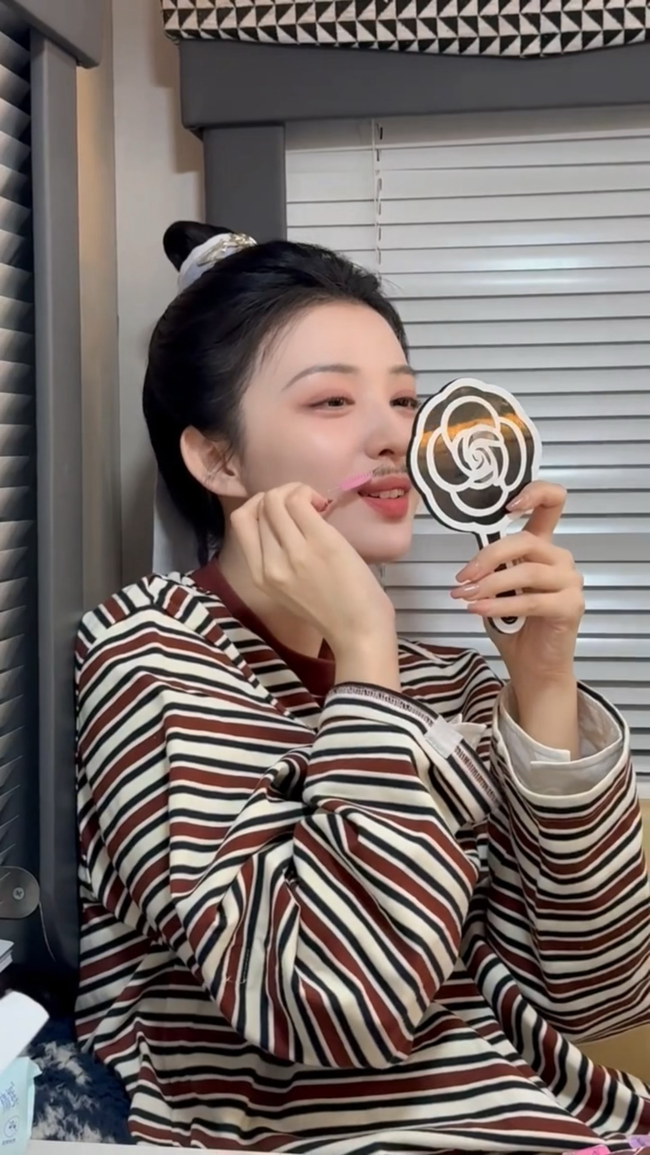 王楚然95花迎来了最严厉的小品女王王楚然95花迎来了最严厉的小品女王