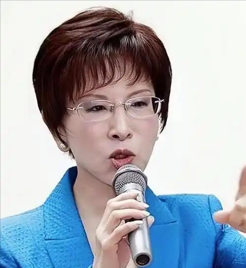 必须狠狠夸一波！洪秀柱在北京又一次大声吼出“我们都是中国人，两岸一家亲，同属一个