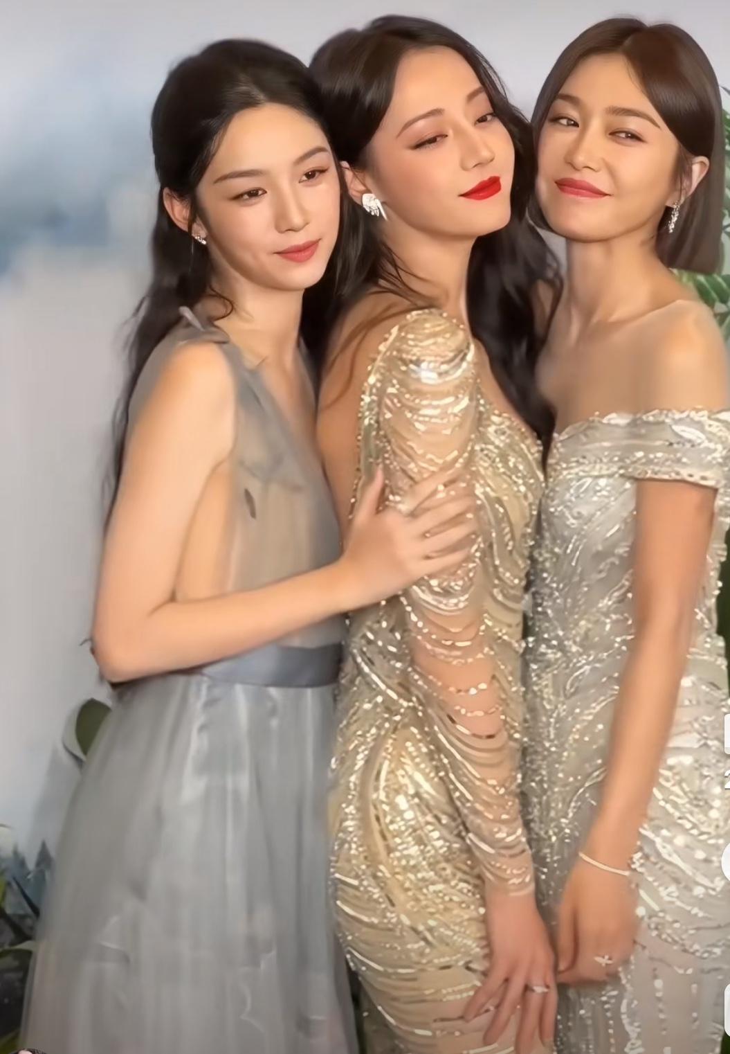 无论怎么穿着打扮健身医美，还是能一眼看出年龄差是不是也挺神奇，你说她们仨谁年