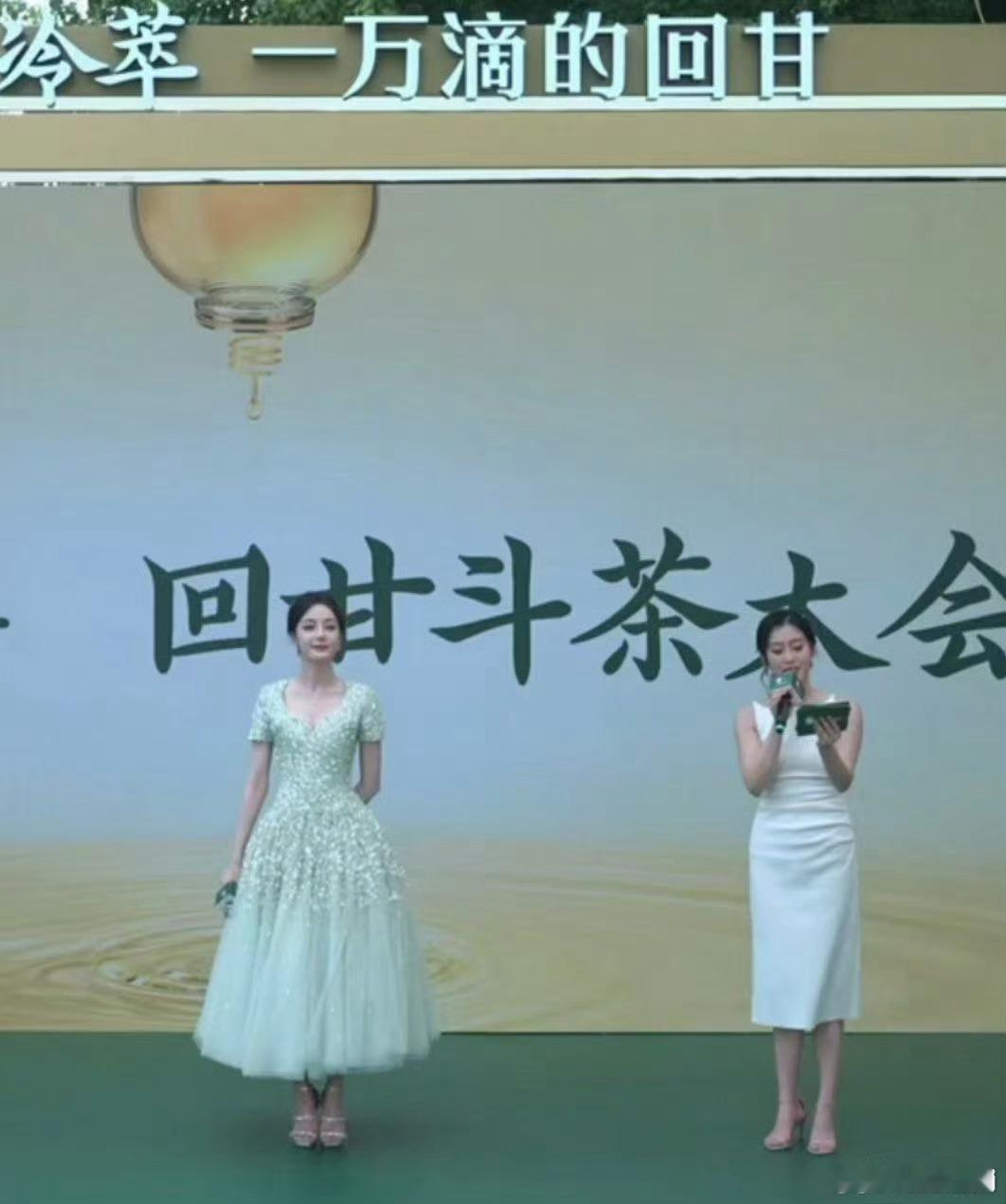 请闵塔鲨做造型师的，很多都只是粉丝虚荣想穿高定，这造型师本身时尚审美力还挺差。