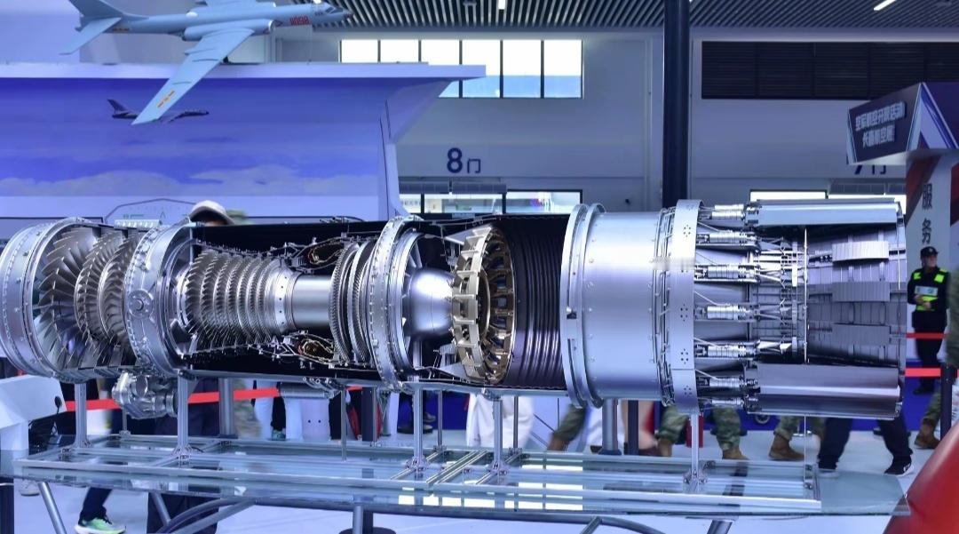 这是歼-35所用的涡扇-21发动机？竟然就这样公开了！2025长春航空展上展出的