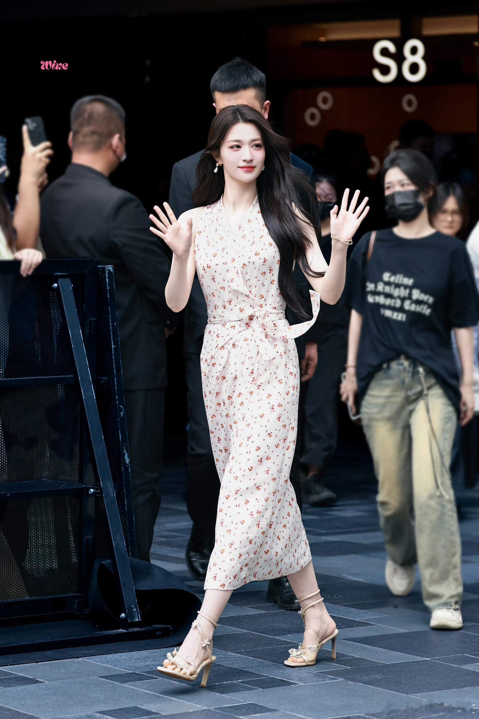 王楚然路人演我看王楚然谁不喜欢看大美女看到肤白貌美的王楚然坏心情没了🤩是我也