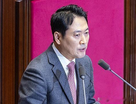 2月4日，韩国国民力量党党首张东赫在国会发声，猛烈抨击现政权施政乱象，敦促引入大