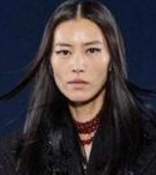 在2026年米兰时装周上，刘雯凭借出色的表现展现出强大气场，备受关注。在TOD