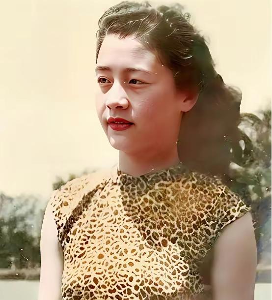 🌛当年，44岁的张大千，收了一个16岁的女徒弟学画画，没过多久，女徒弟说：