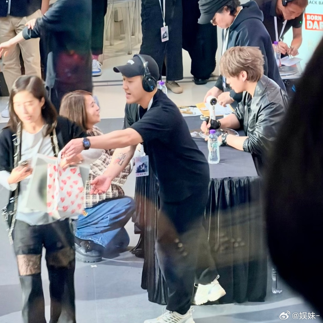 姜涛在香港真的是实火，据说他是未来的张国荣级别