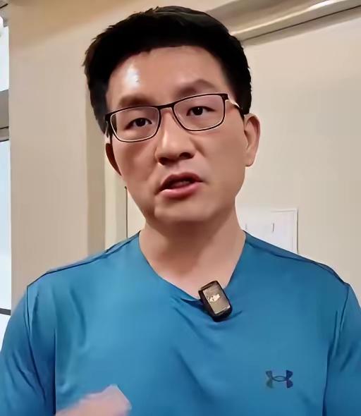 前民进党台北市议员童仲彦表示，他奉劝现在的台湾地区民众要看清楚，一切都是假的。民